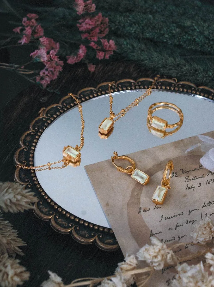 Resting Heart Hoop Earrings