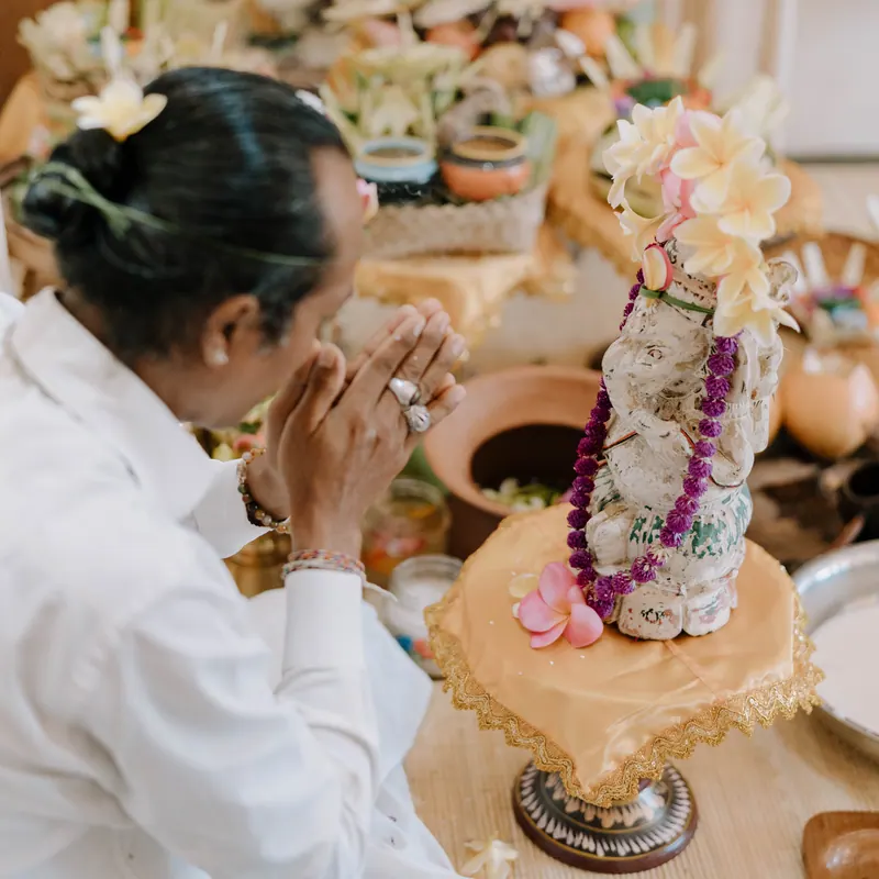 Ceremonia de bendición en Bali